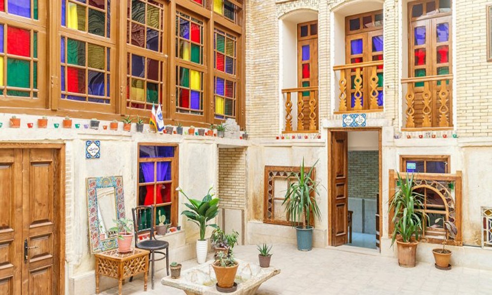 کدام هتل های شیراز، سنتی هستند؟ 7